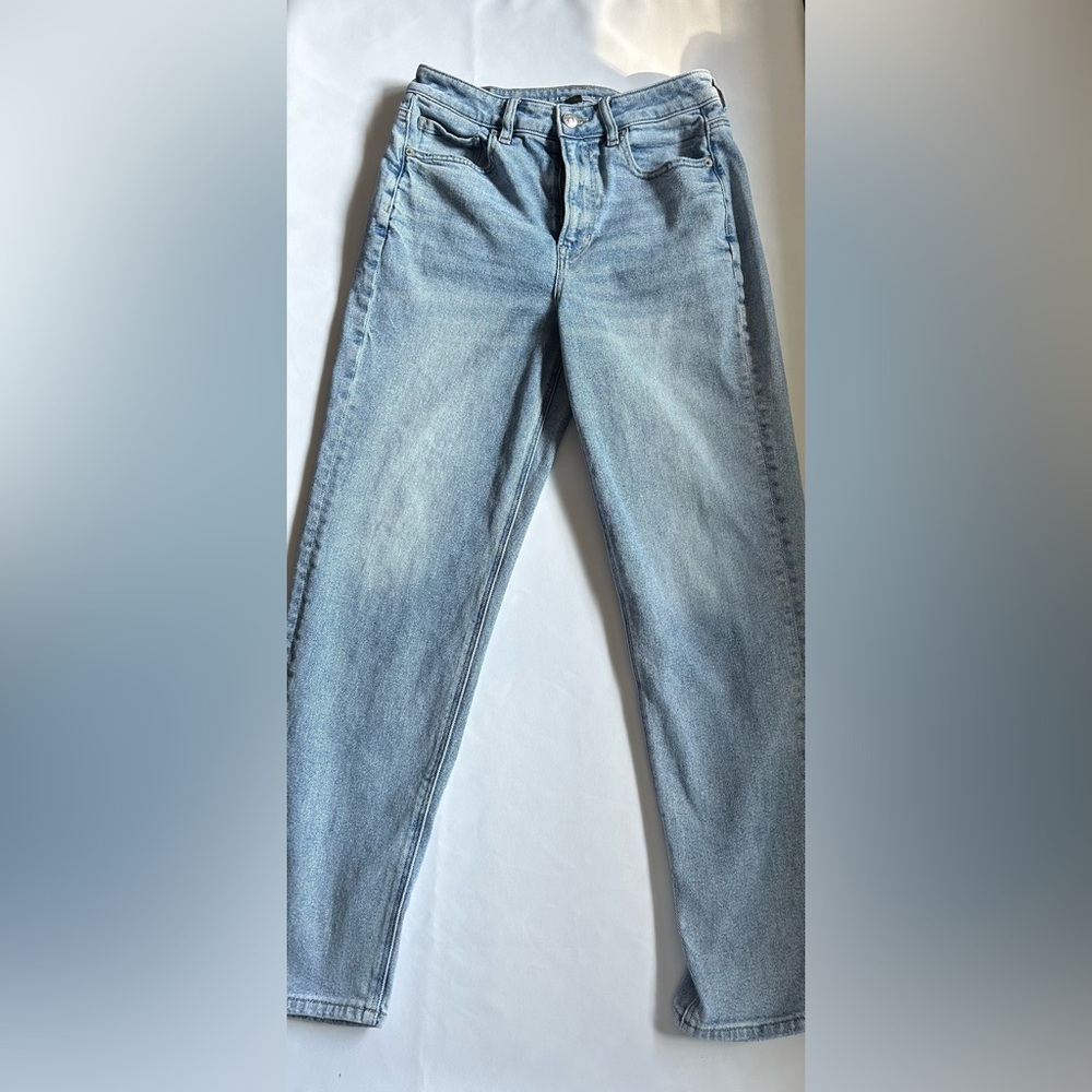 American Eagle Mom Straight Jeans Light Wash High Rise Size 4 Regular